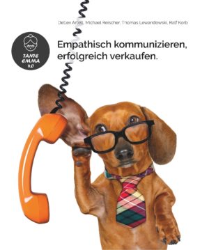 Hund mit Telefon. Cover des Buches Empathisch kommunizieren und erfolgreich verkaufen.